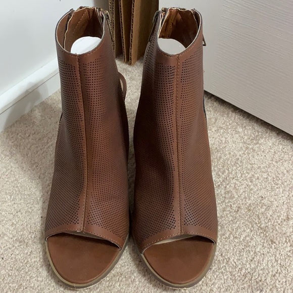 JustFab Shoes - Just Fab brown heels size 7.5